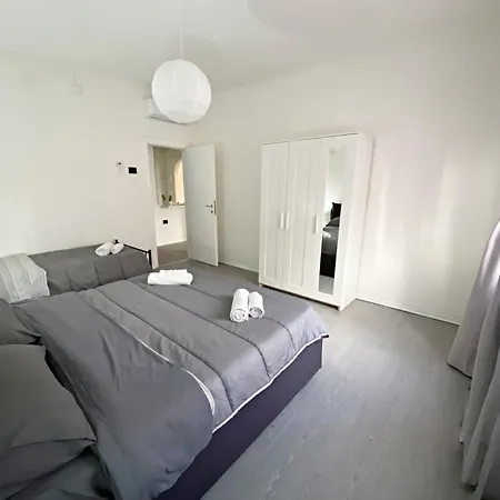 Giulia Per 6 Persone Monfalcone