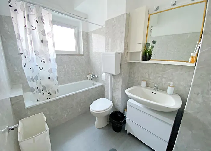 Giulia Per 6 Persone * Monfalcone